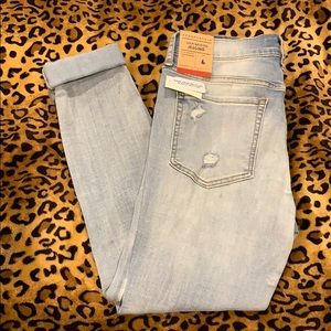 aeropostale light wash ripped skinny jeans
